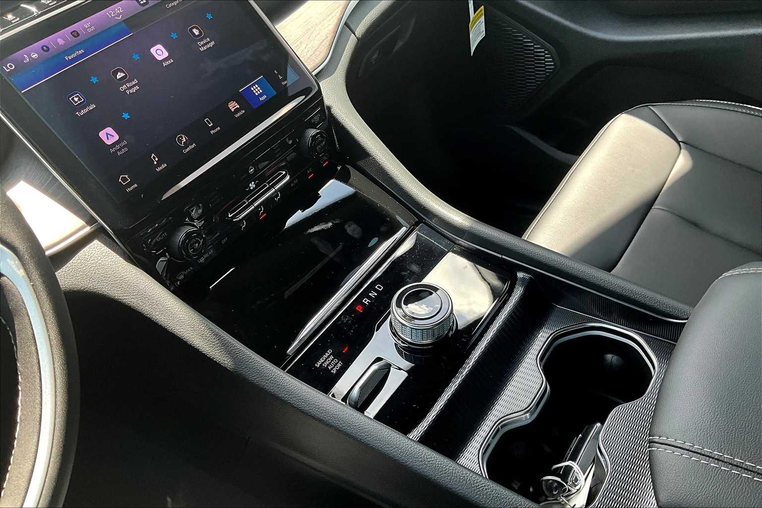 Thumbnail: 2025 Jeep Grand Cherokee - 17