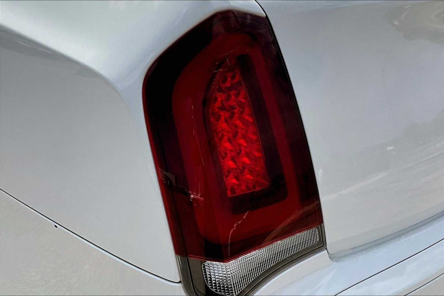 Thumbnail: 2022 Chrysler 300 - 32