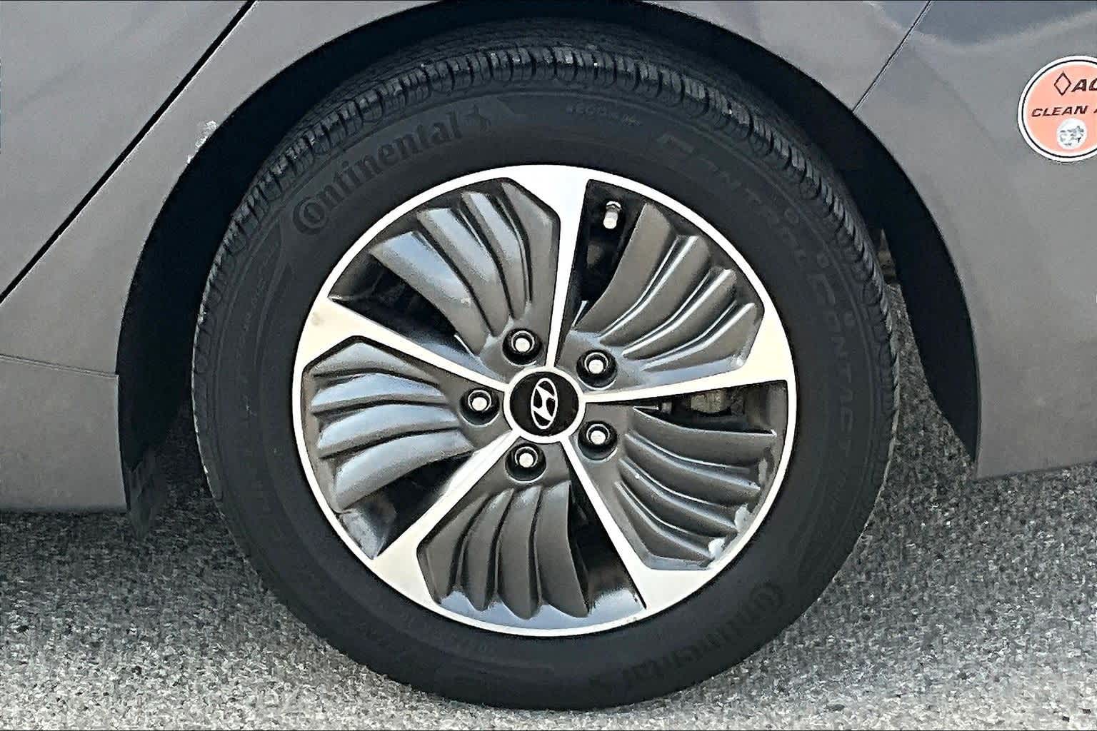 Thumbnail: 2020 Hyundai Ioniq - 32