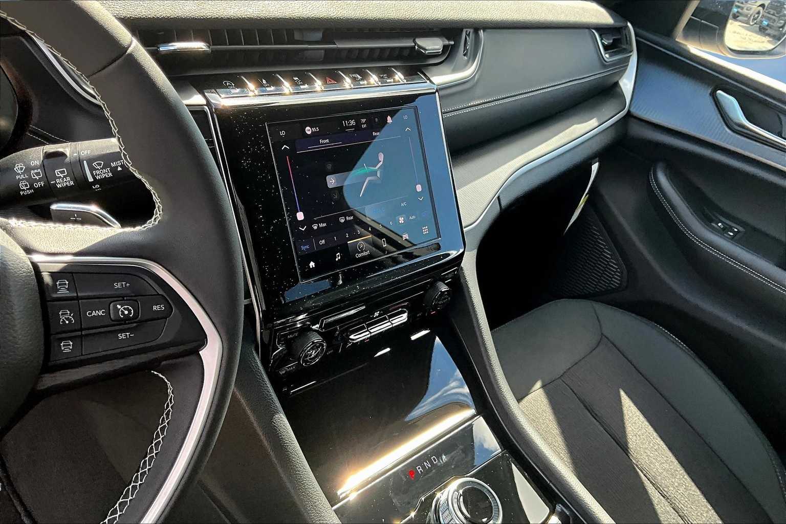 Thumbnail: 2025 Jeep Grand Cherokee - 14