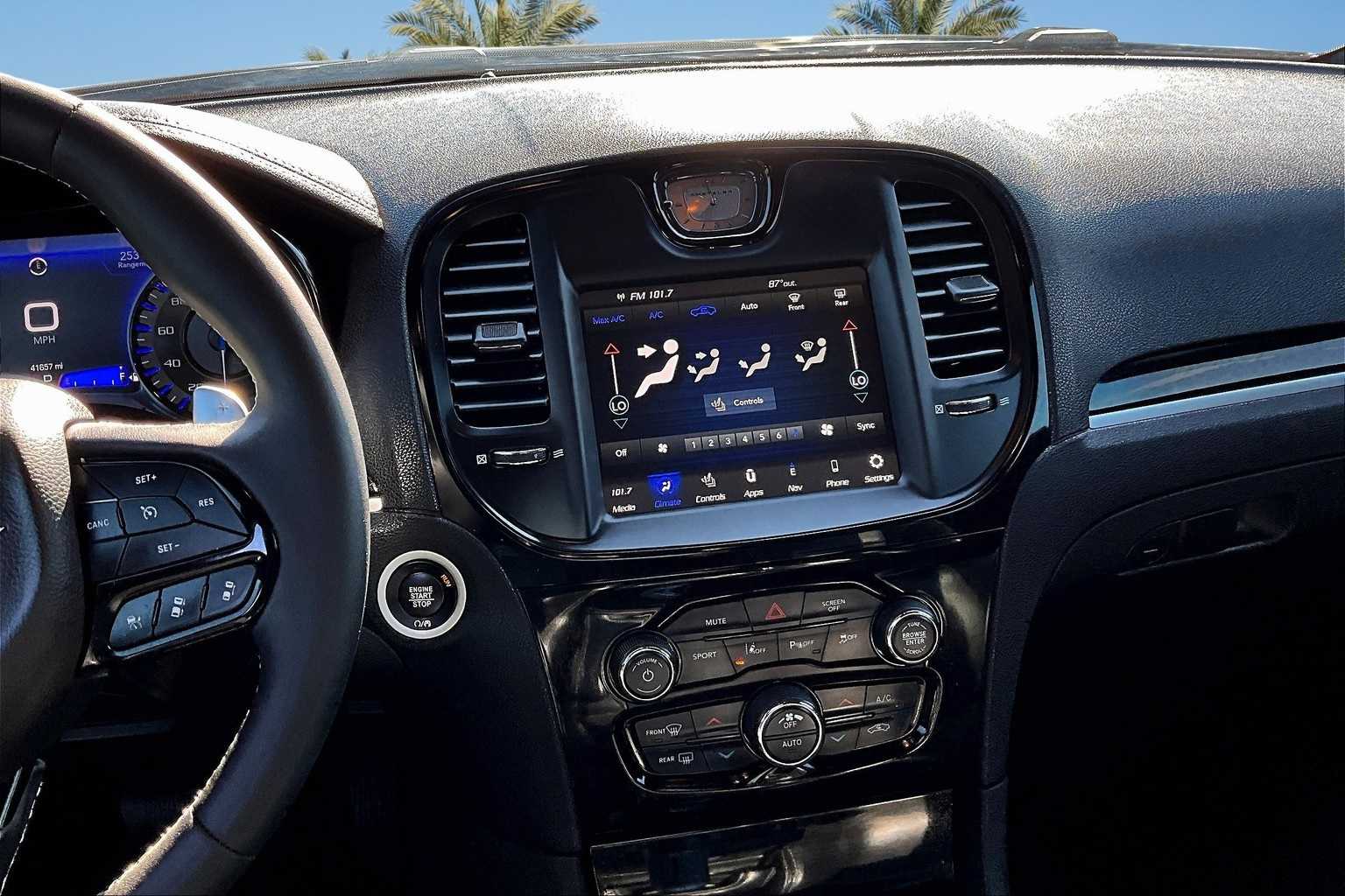 Thumbnail: 2023 Chrysler 300 - 15