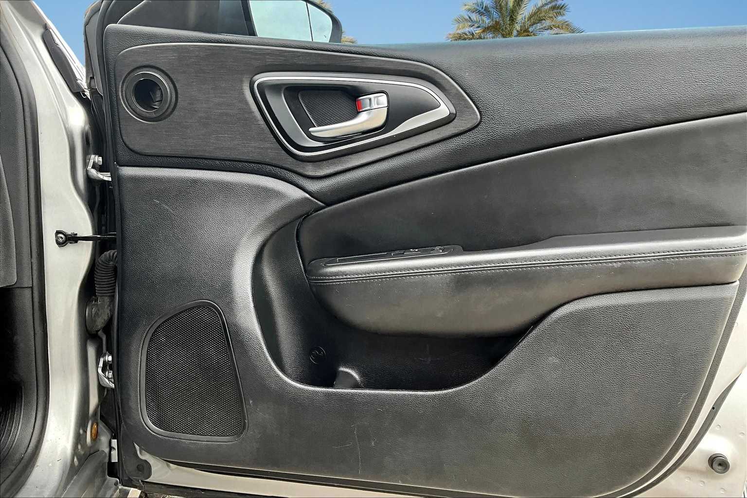 Thumbnail: 2016 Chrysler 200 - 27