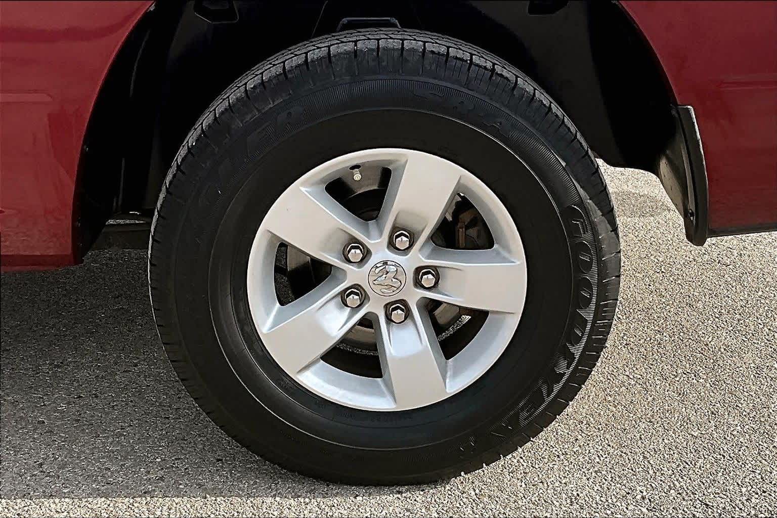 Thumbnail: 2019 RAM 1500 Classic - 32