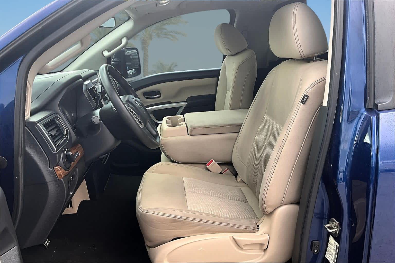 Thumbnail: 2017 Nissan Titan - 9