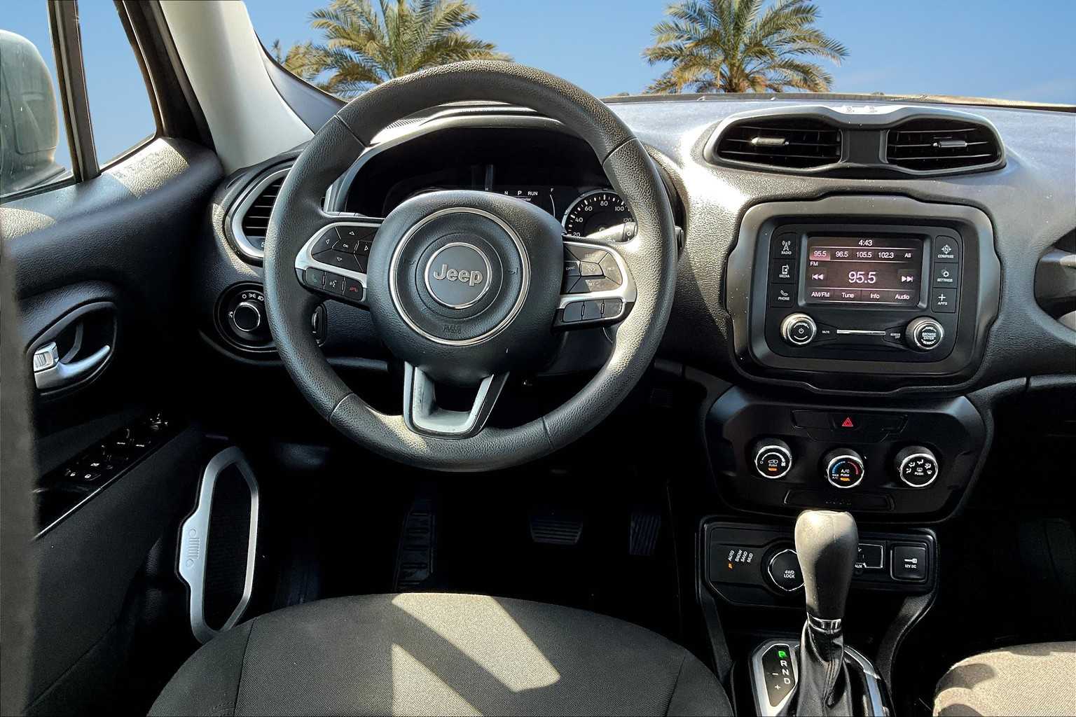 Thumbnail: 2020 Jeep Renegade - 15
