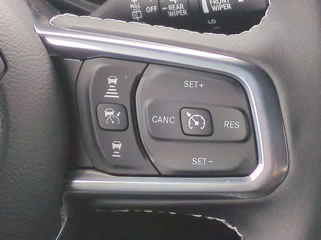2025 Jeep Wrangler 4-Door Sahara - Photo 25