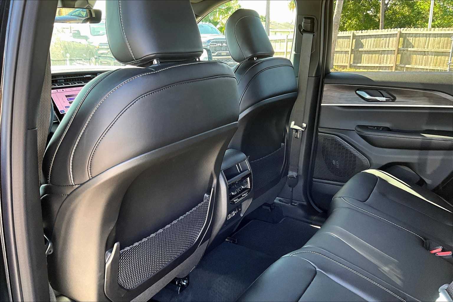 Thumbnail: 2025 Jeep Grand Cherokee - 12