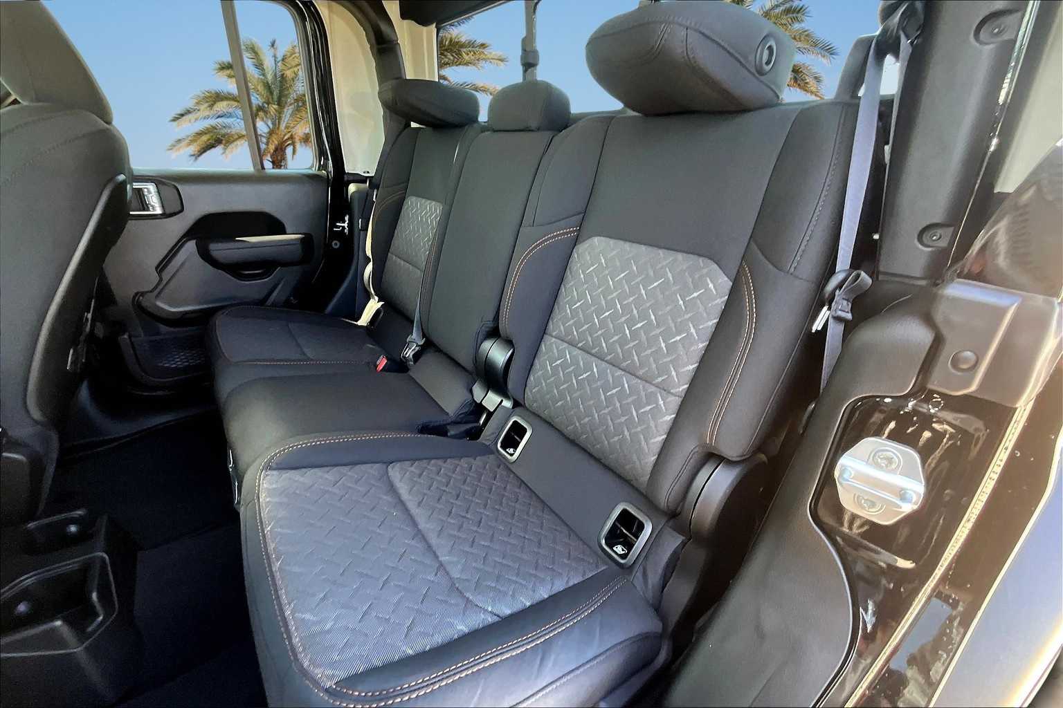 Thumbnail: 2025 Jeep Gladiator - 13