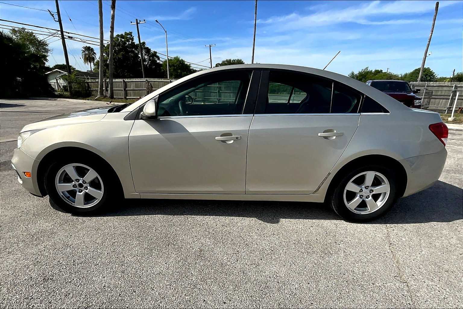 Thumbnail: 2015 Chevrolet Cruze - 3