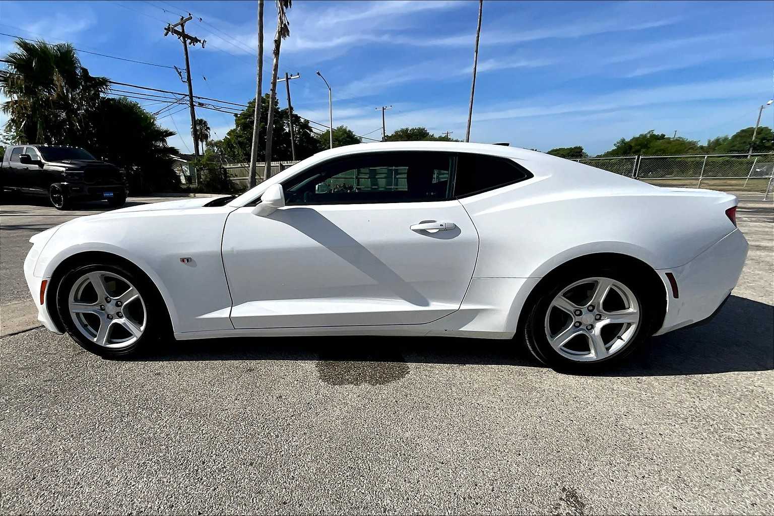 Thumbnail: 2018 Chevrolet Camaro - 3