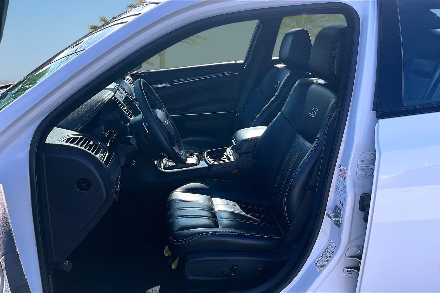 Thumbnail: 2023 Chrysler 300 - 10