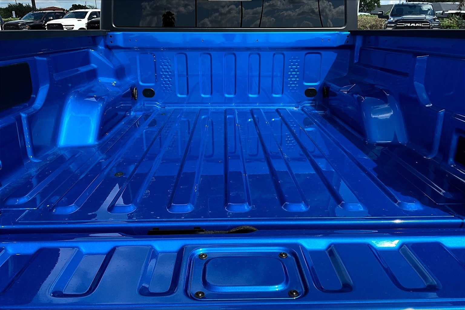 Thumbnail: 2025 Jeep Gladiator - 18