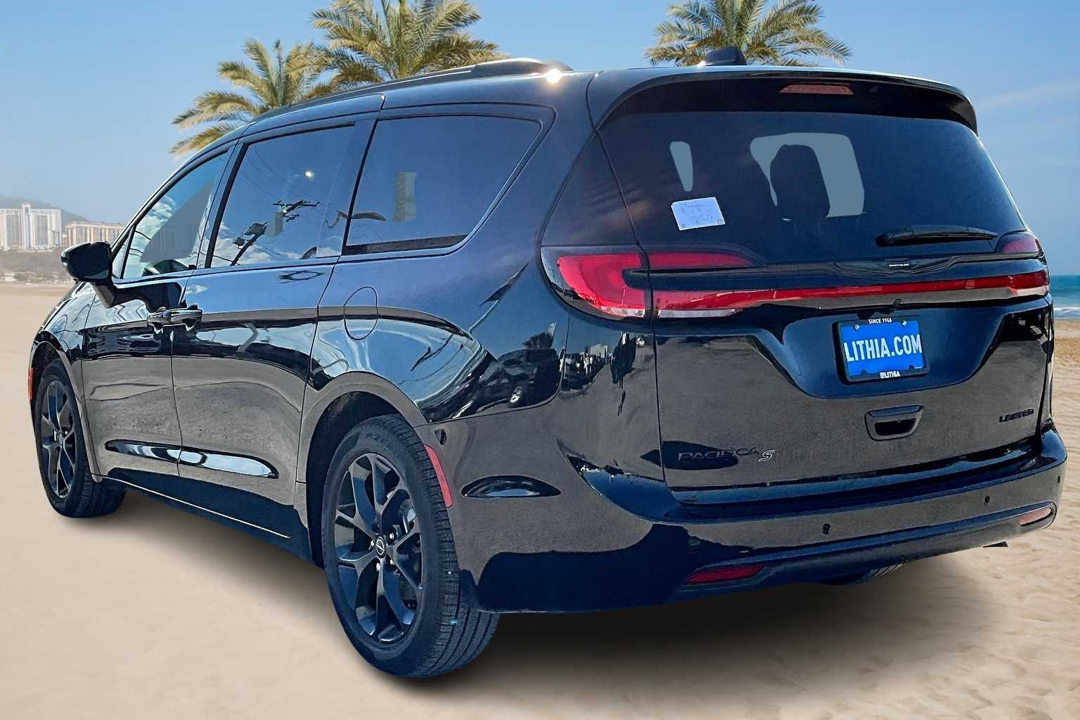 Thumbnail: 2026 Chrysler Pacifica - 4