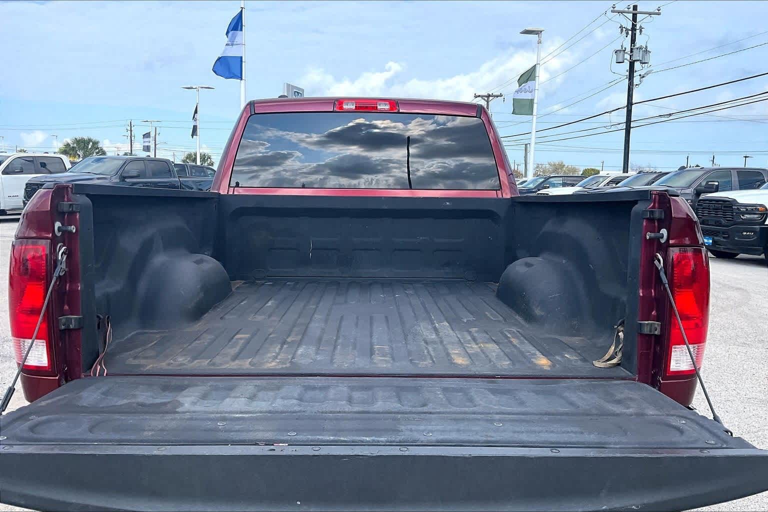 Thumbnail: 2019 RAM 1500 Classic - 18