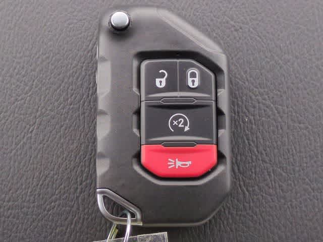 2025 Jeep Wrangler 4-Door Sahara - Photo 36