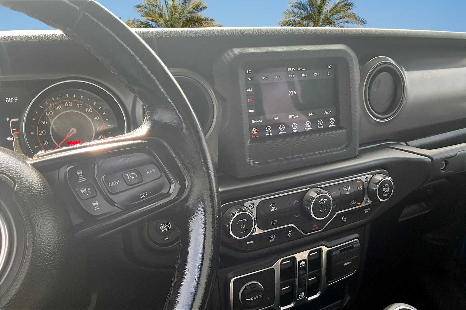 Thumbnail: 2021 Jeep Gladiator - 16