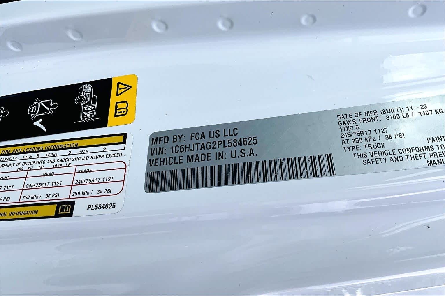 Thumbnail: 2023 Jeep Gladiator - 18