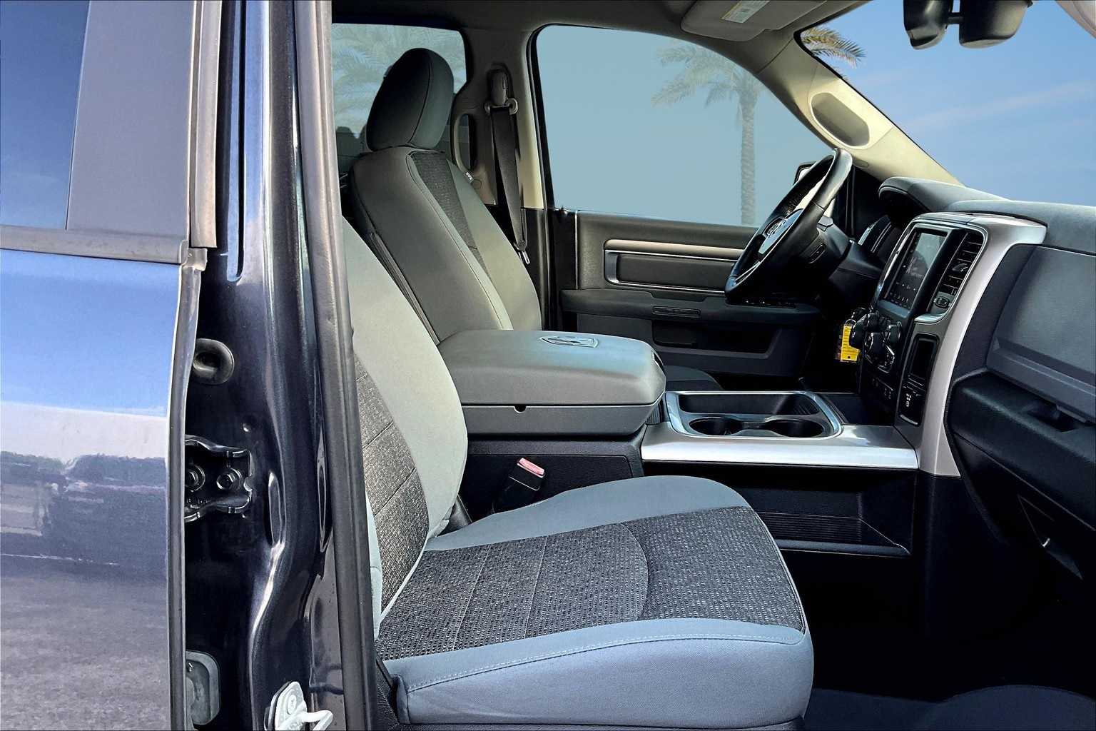 Thumbnail: 2019 RAM 1500 Classic - 13