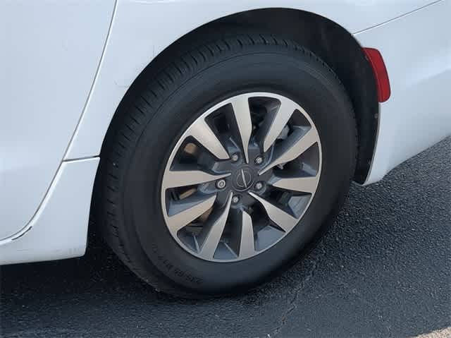 Thumbnail: 2021 Chrysler Pacifica - 13