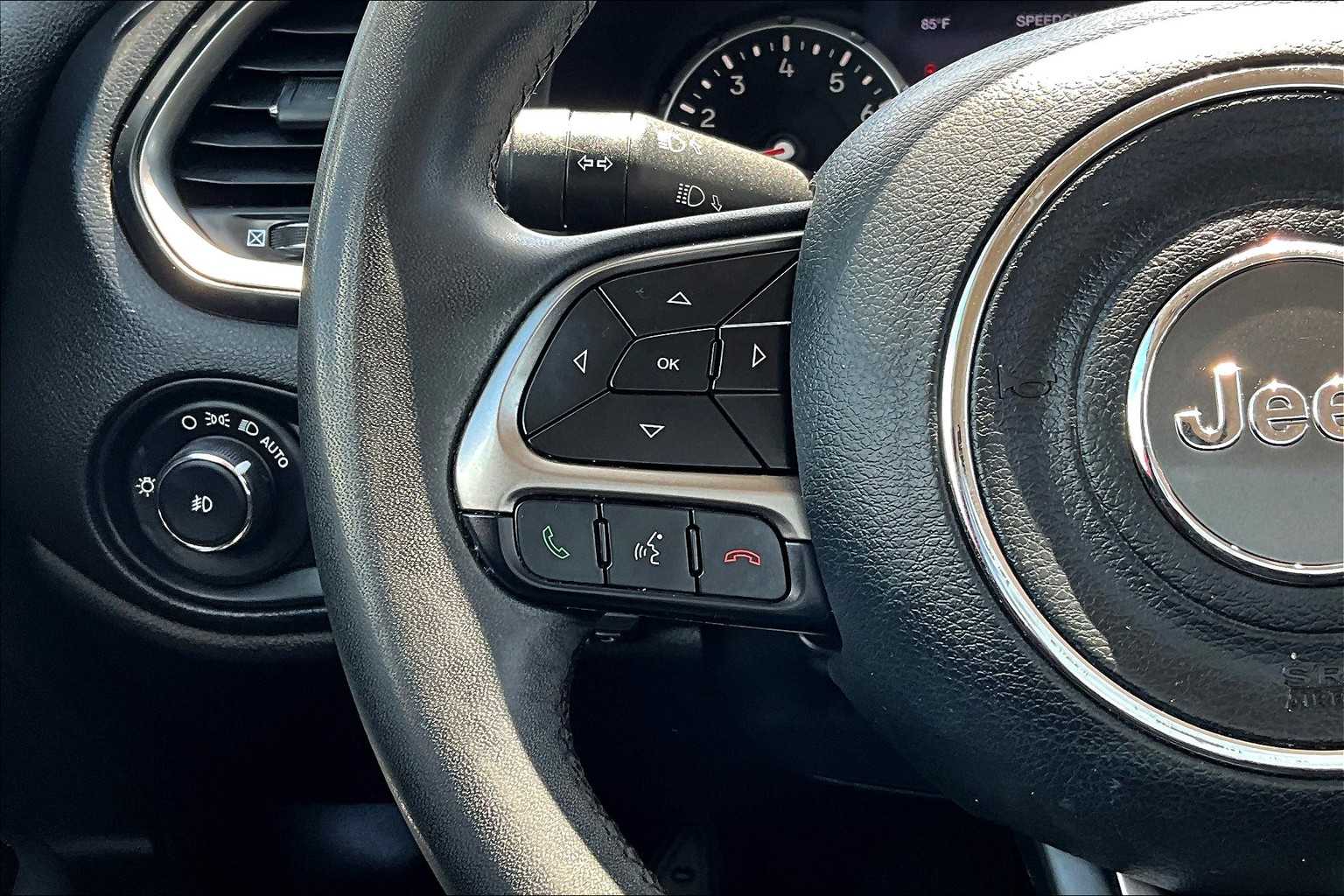 Thumbnail: 2022 Jeep Renegade - 24