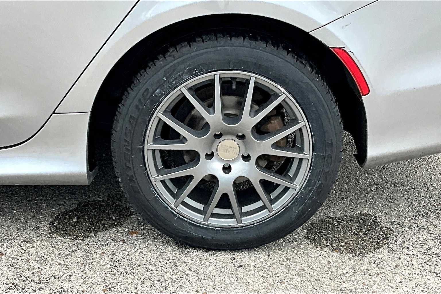 Thumbnail: 2016 Chrysler 200 - 34