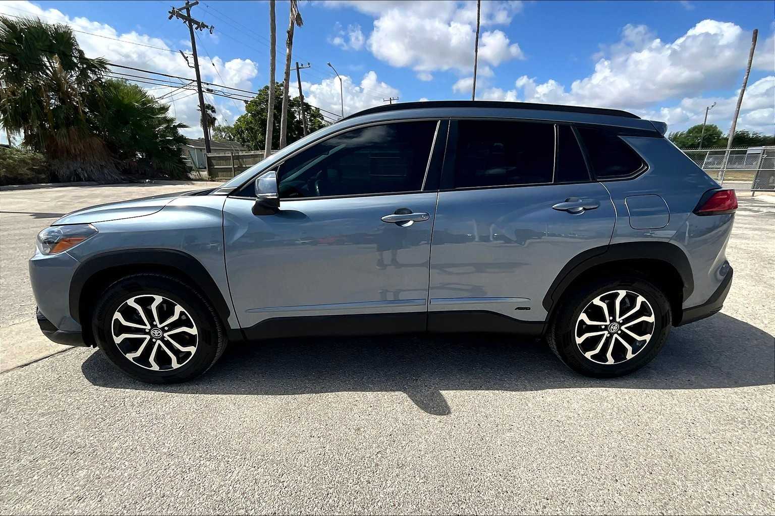 2023 Toyota Corolla Hybrid SE photo 2