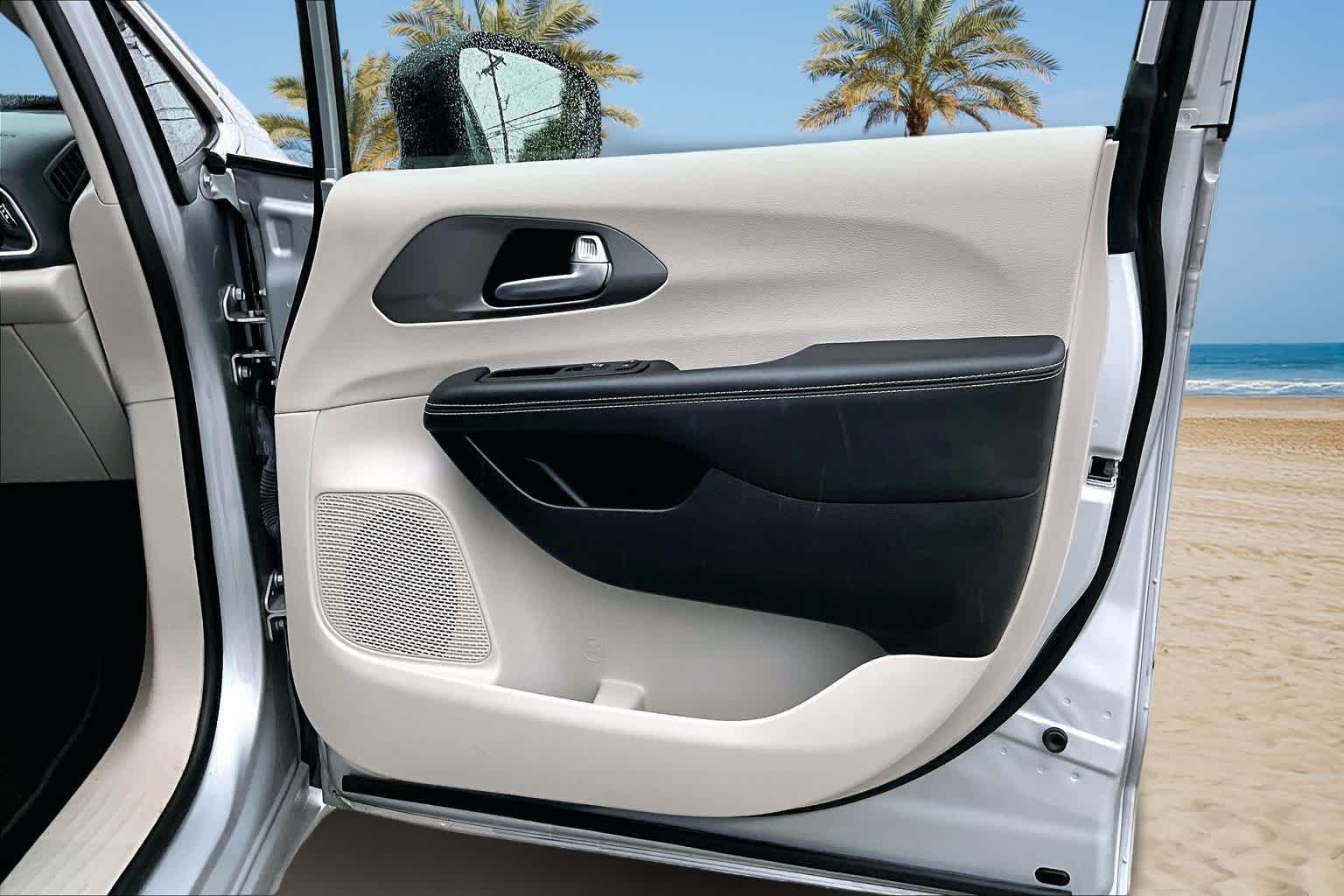 Thumbnail: 2024 Chrysler Pacifica - 28