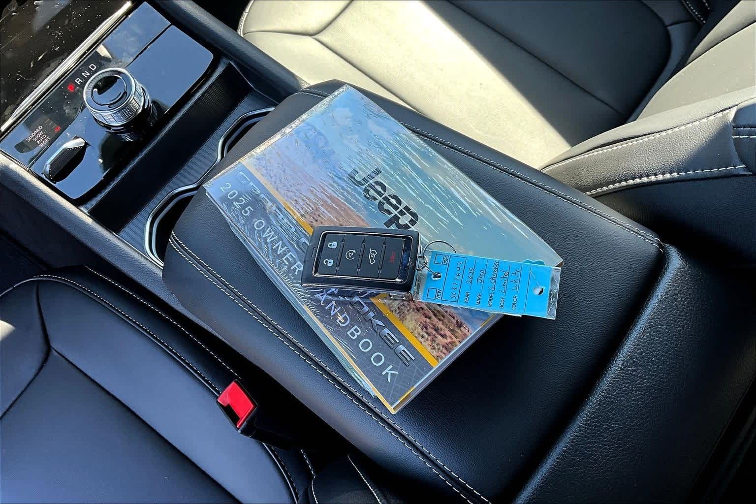 Thumbnail: 2025 Jeep Grand Cherokee - 20