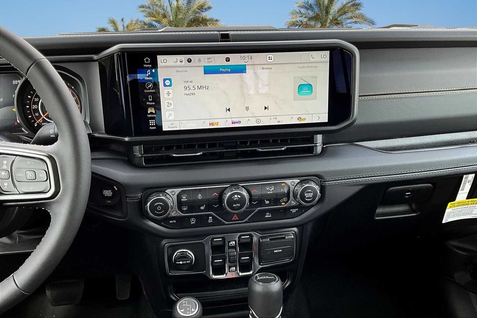 Thumbnail: 2025 Jeep Gladiator - 16