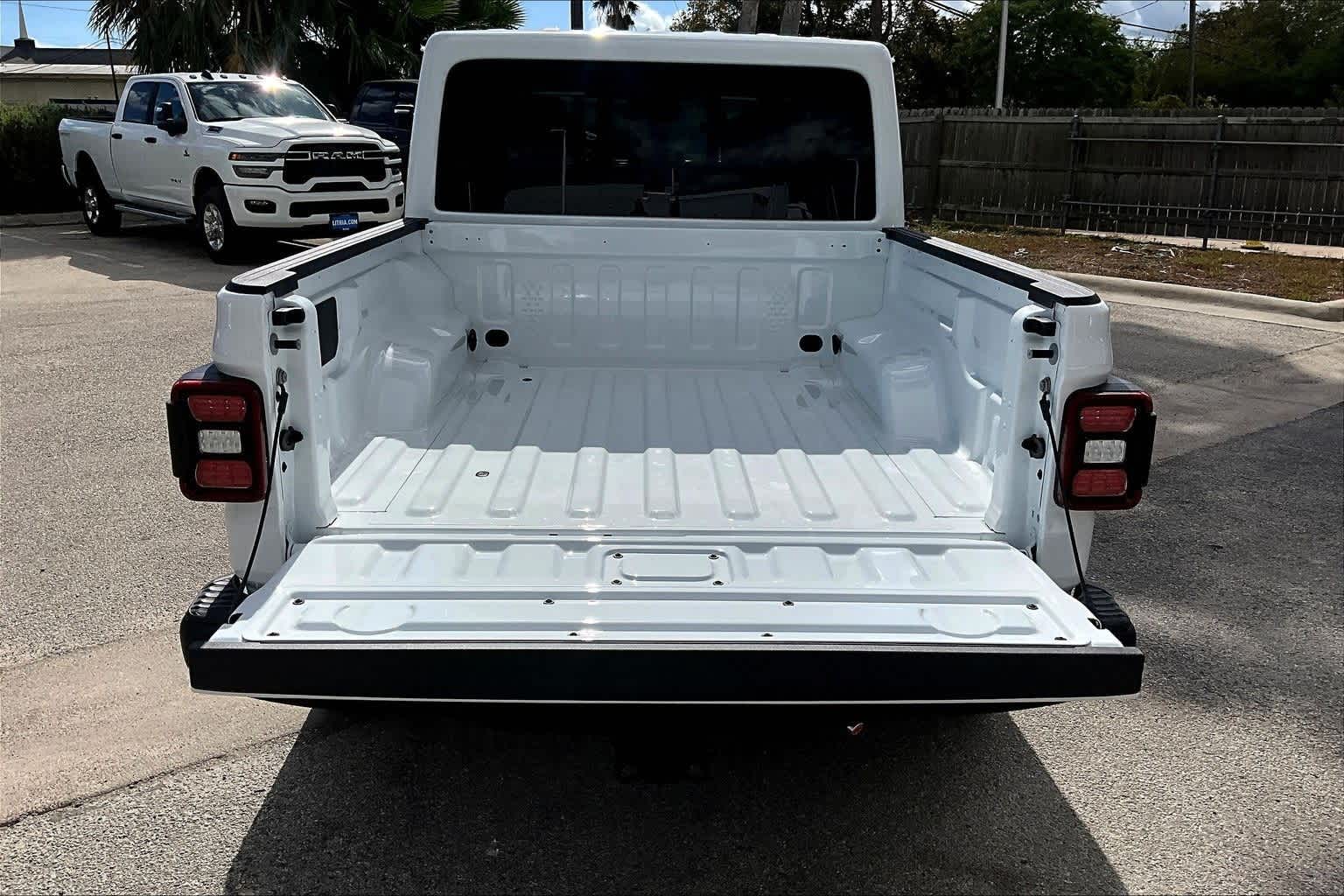 Thumbnail: 2026 Jeep Gladiator - 19