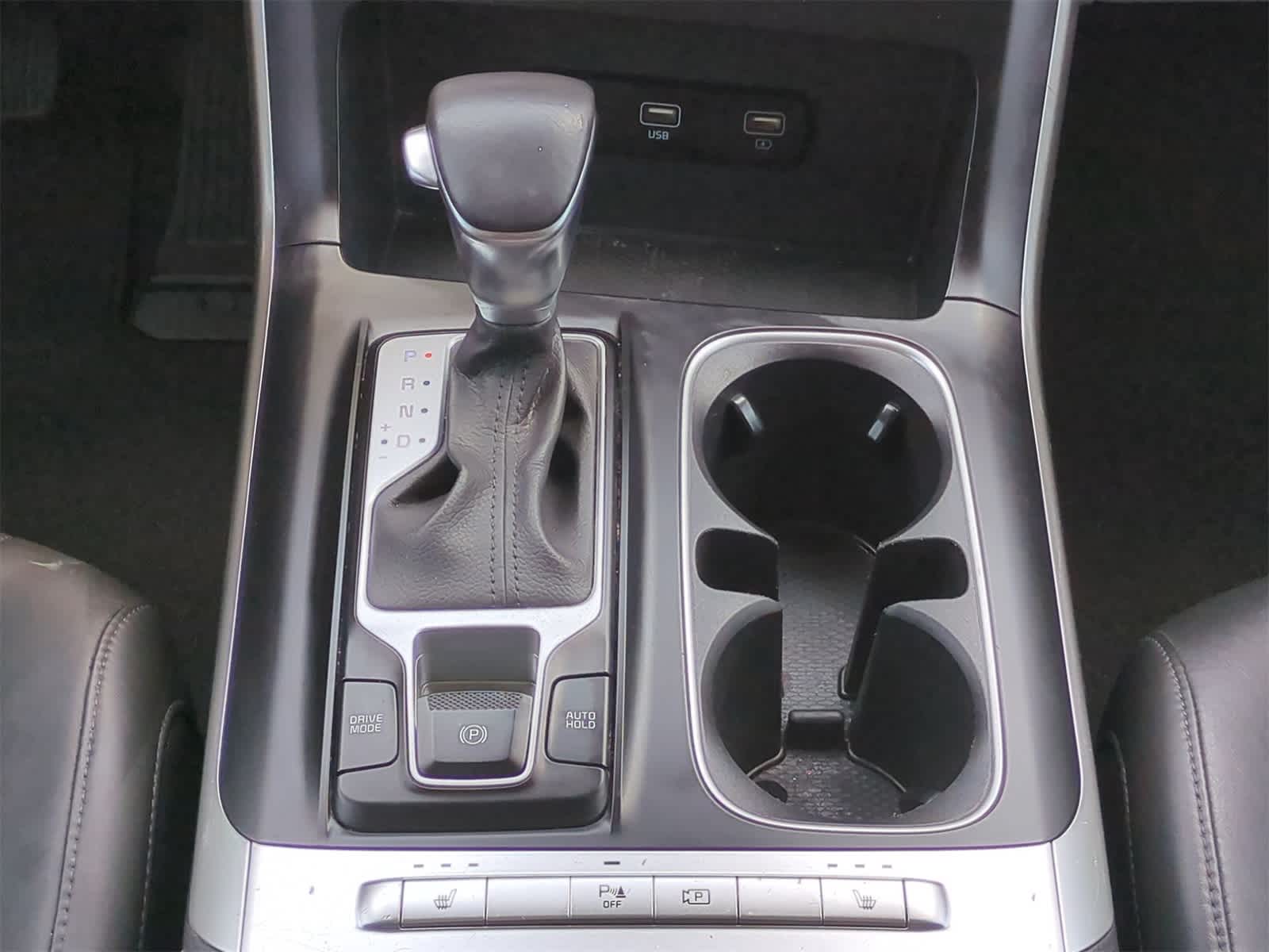 Thumbnail: 2023 Kia Carnival - 31