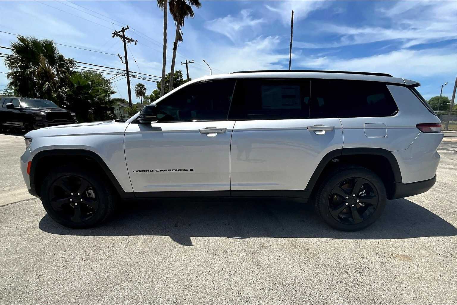 Thumbnail: 2025 Jeep Grand Cherokee - 3