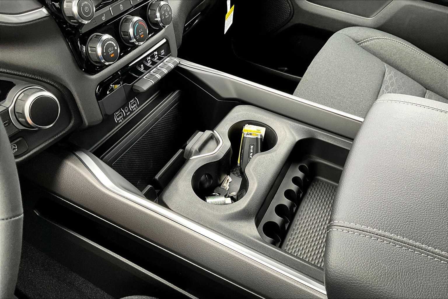 Thumbnail: 2026 RAM 1500 - 17