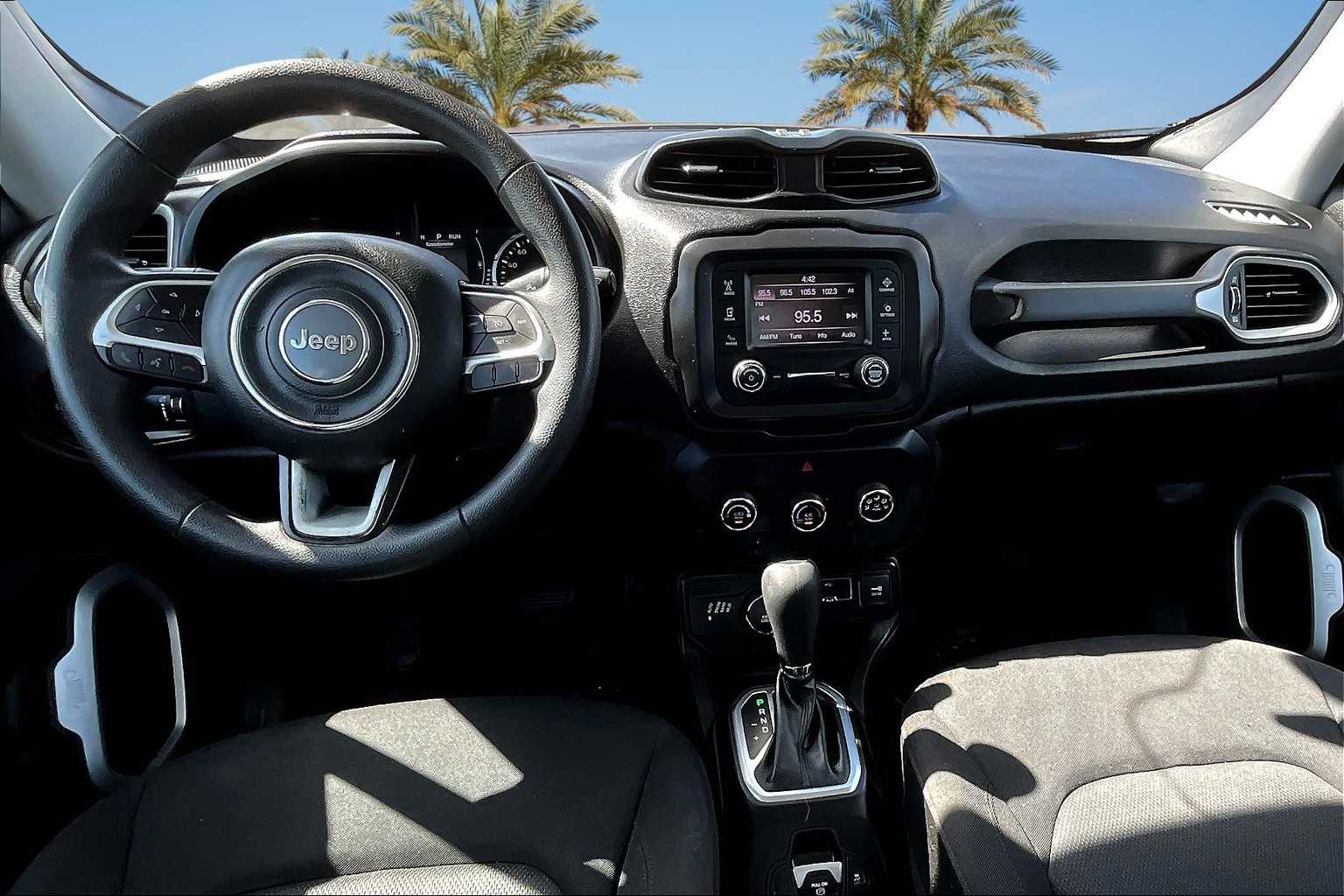 Thumbnail: 2020 Jeep Renegade - 10