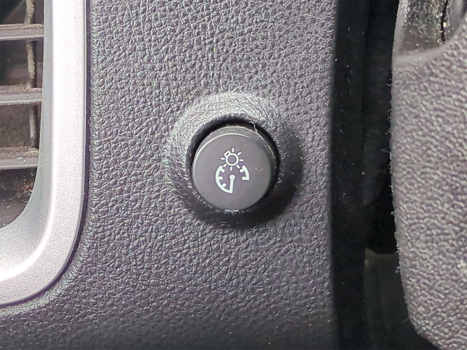 Thumbnail: 2014 Chevrolet Equinox - 16