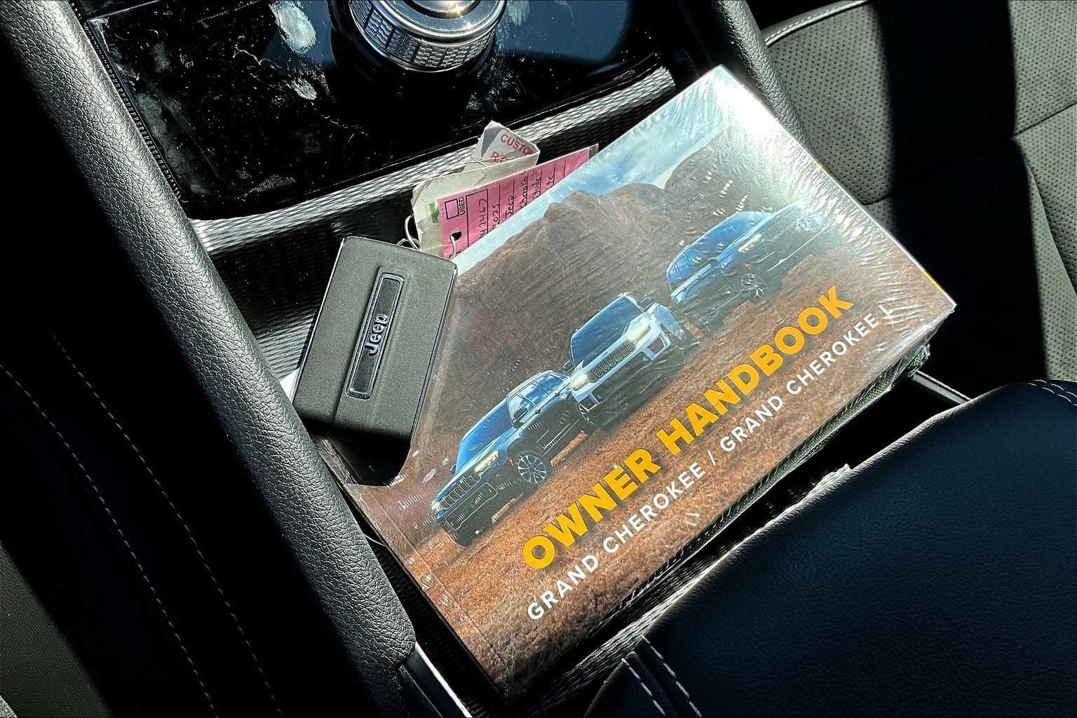 Thumbnail: 2025 Jeep Grand Cherokee - 18