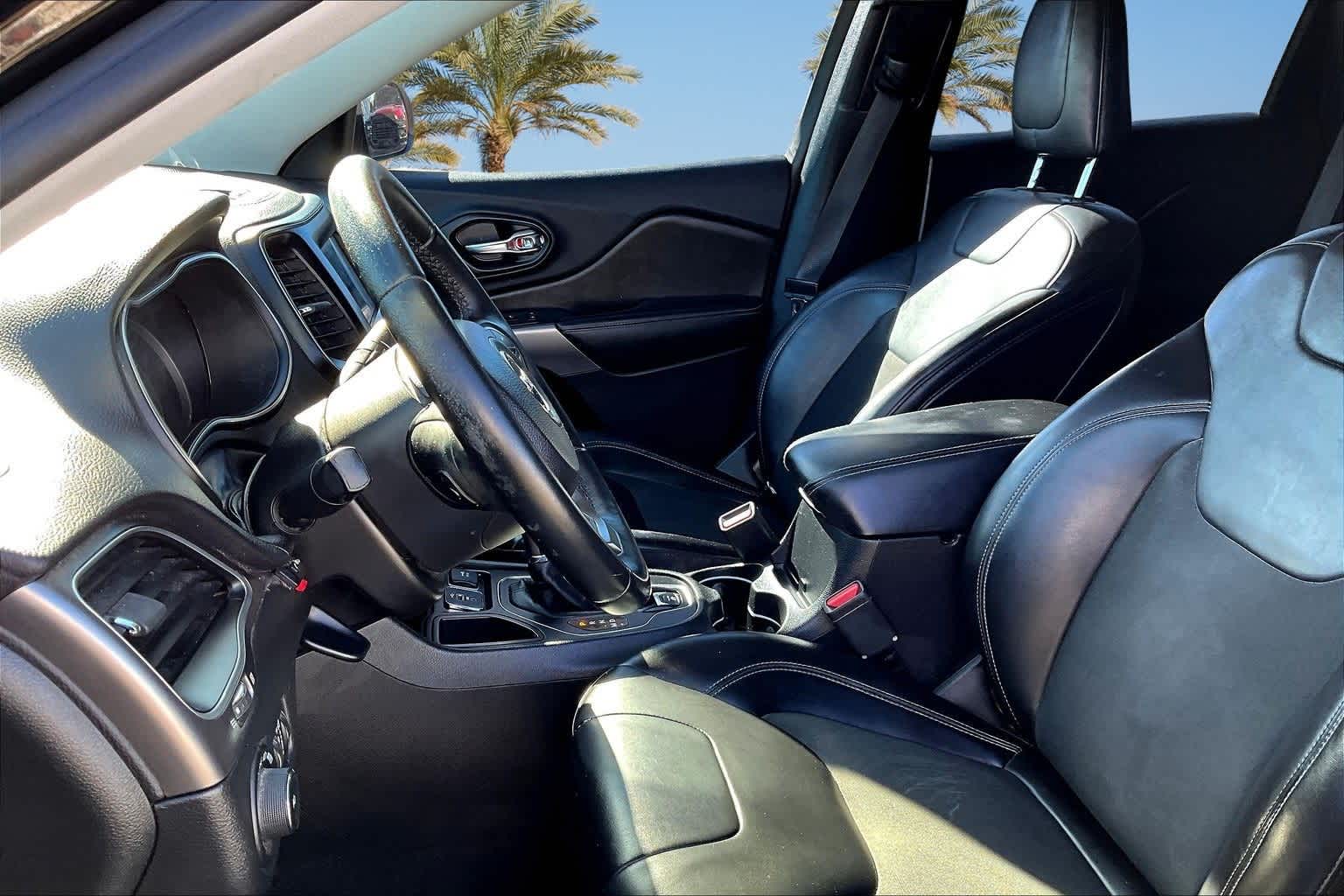 Thumbnail: 2019 Jeep Cherokee - 10