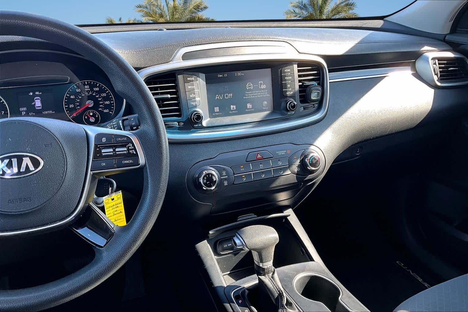 Thumbnail: 2020 Kia Sorento - 16