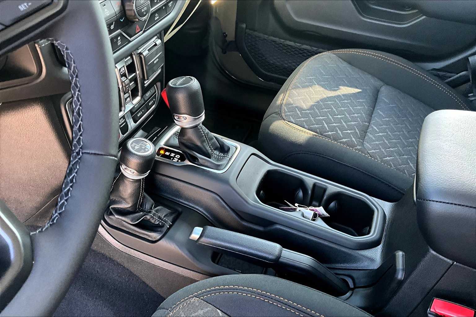 Thumbnail: 2025 Jeep Gladiator - 16