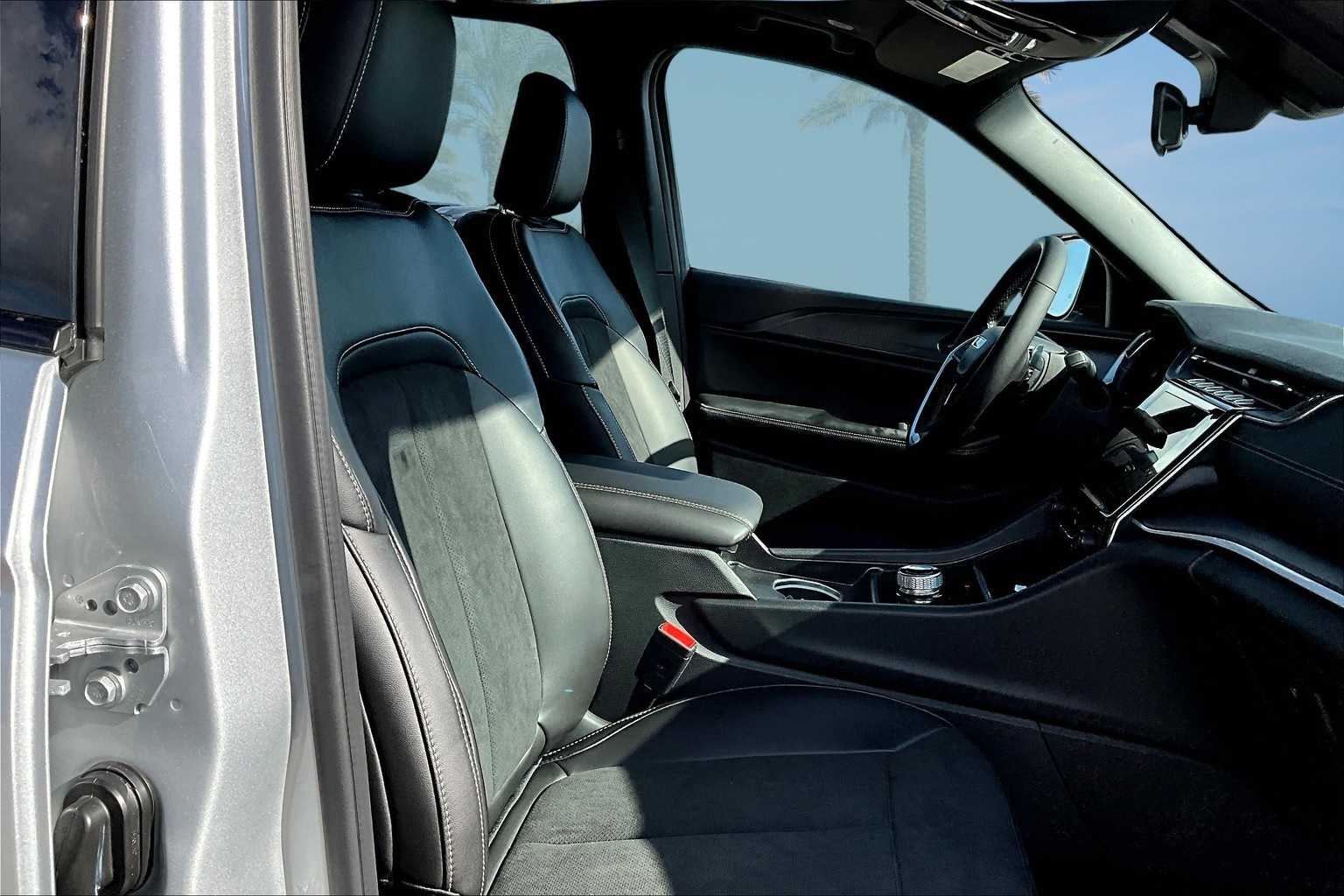 Thumbnail: 2025 Jeep Grand Cherokee - 13