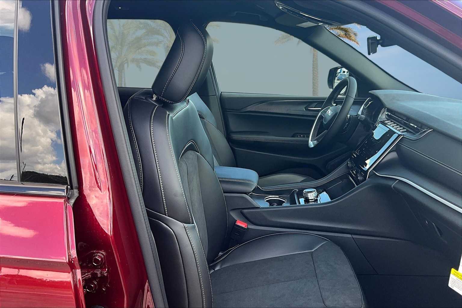 Thumbnail: 2025 Jeep Grand Cherokee - 13