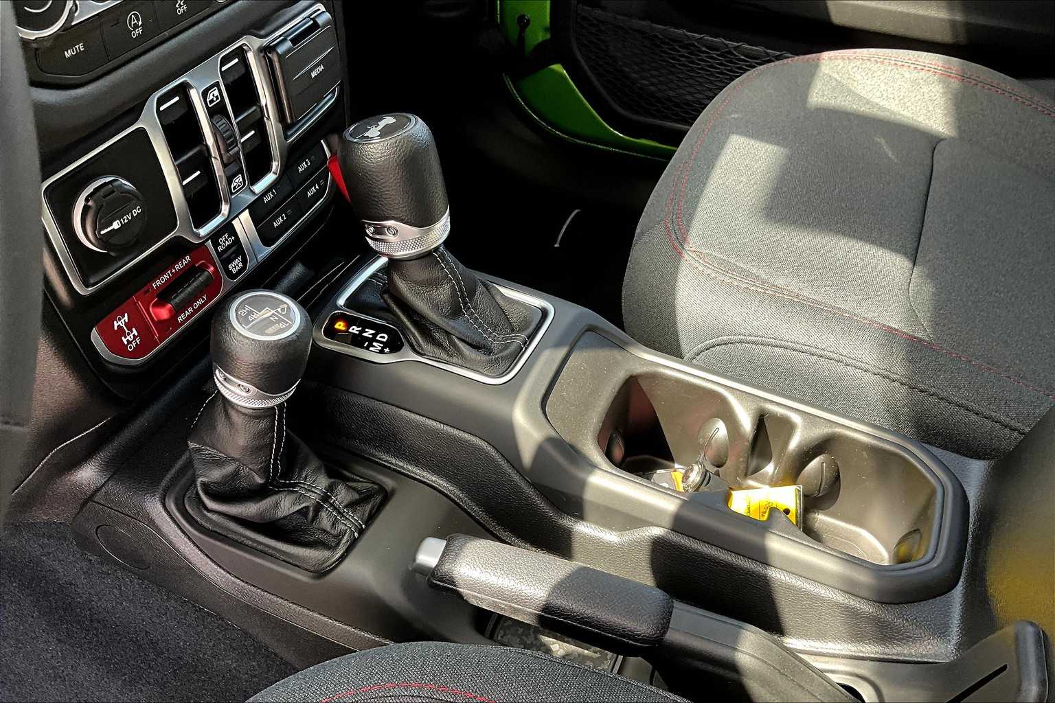 2025 Jeep Wrangler 4-Door Rubicon - Photo 17