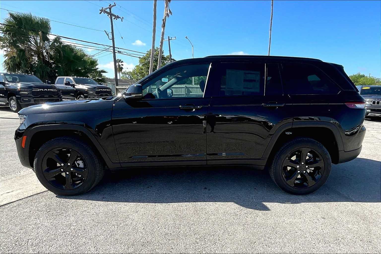 Thumbnail: 2025 Jeep Grand Cherokee - 3