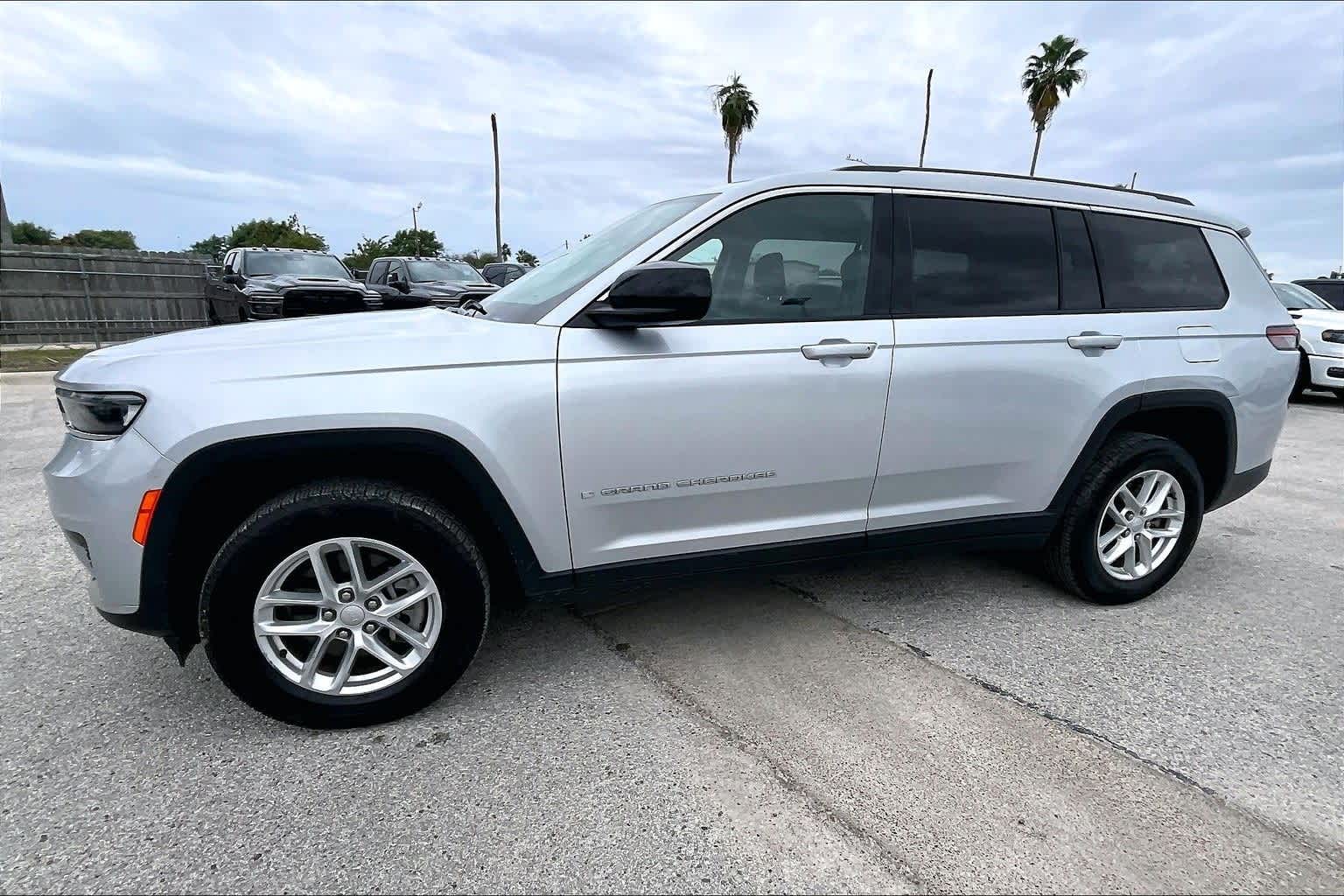 Thumbnail: 2023 Jeep Grand Cherokee - 3