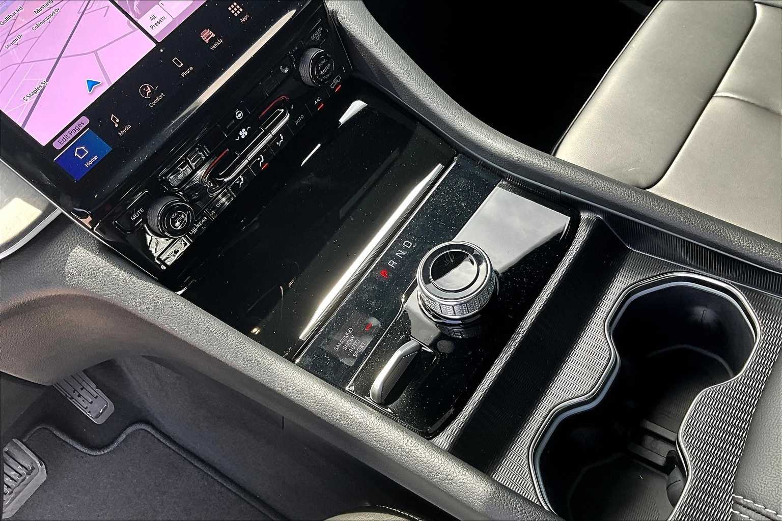 Thumbnail: 2025 Jeep Grand Cherokee - 17