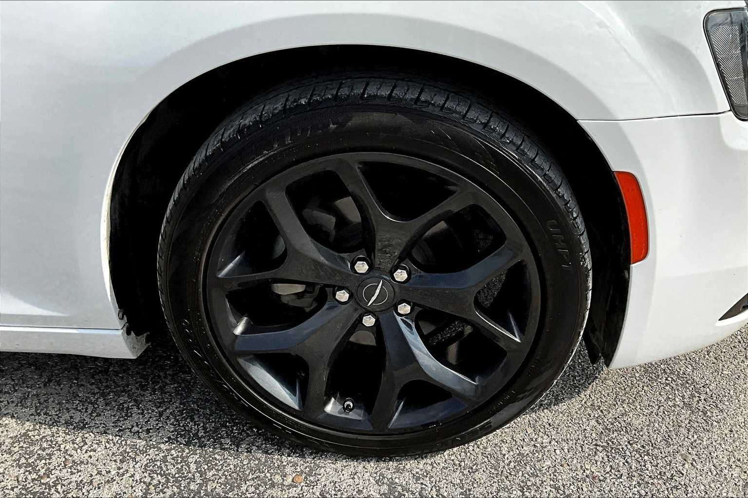 Thumbnail: 2022 Chrysler 300 - 34