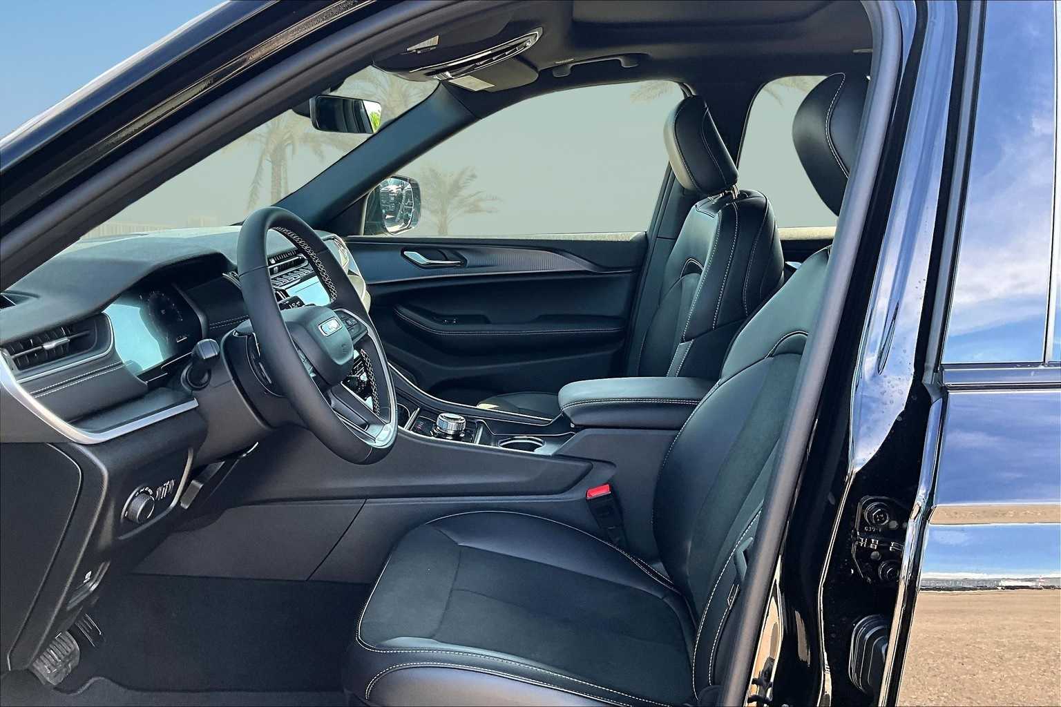 Thumbnail: 2025 Jeep Grand Cherokee - 10