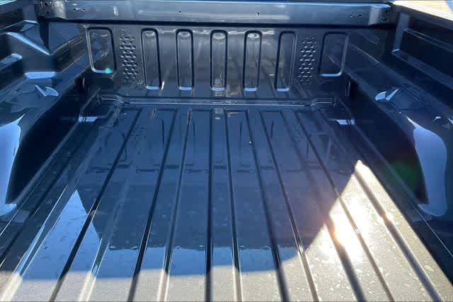 Thumbnail: 2025 Jeep Gladiator - 18