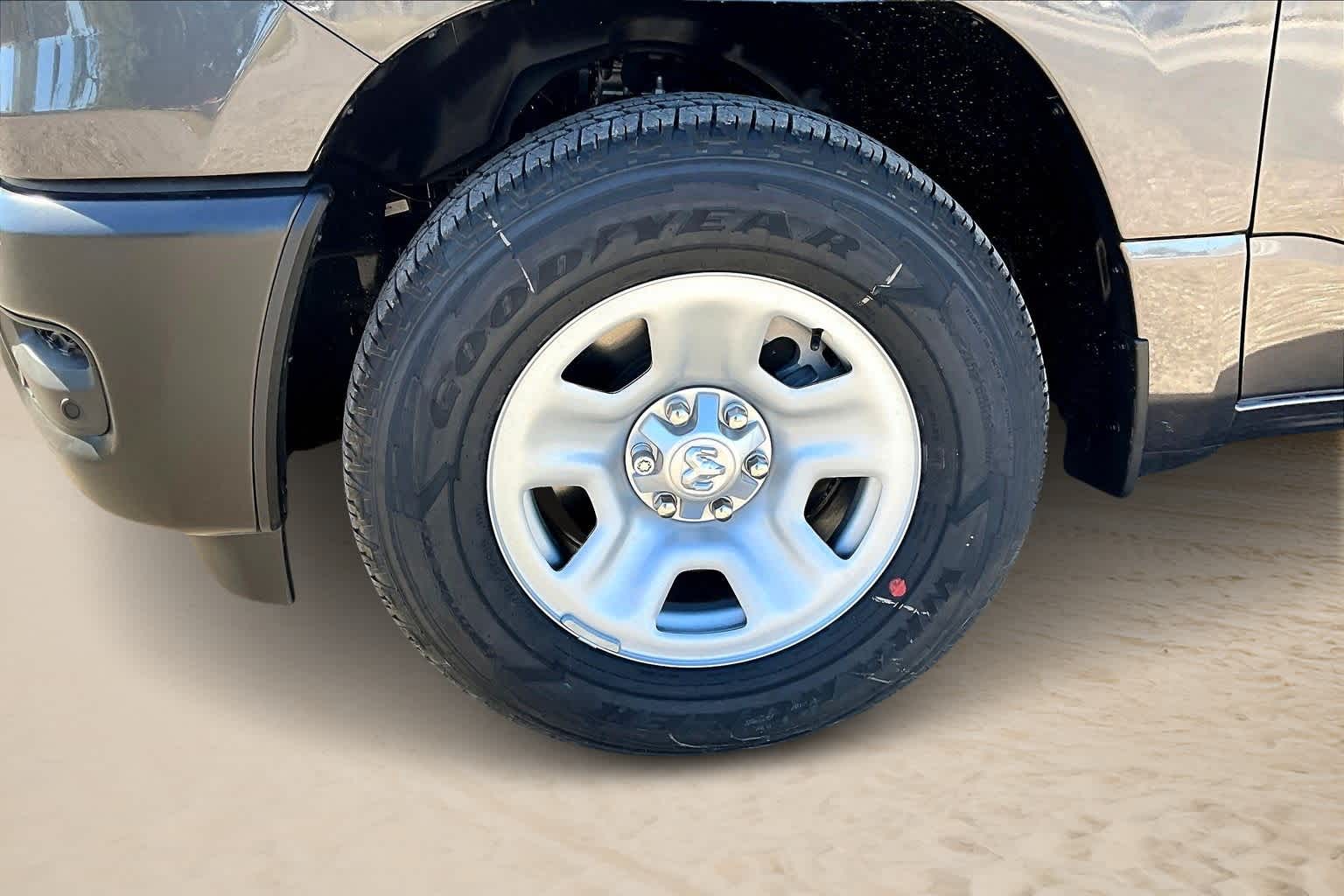 Thumbnail: 2025 RAM 1500 - 8