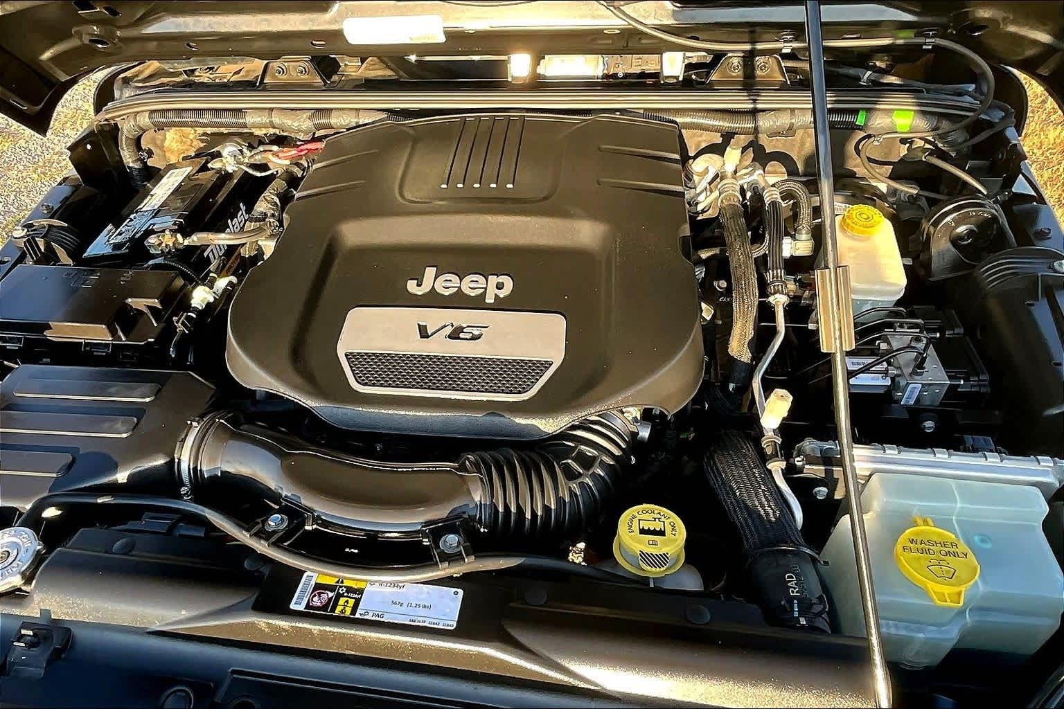 Thumbnail: 2016 Jeep Wrangler - 9